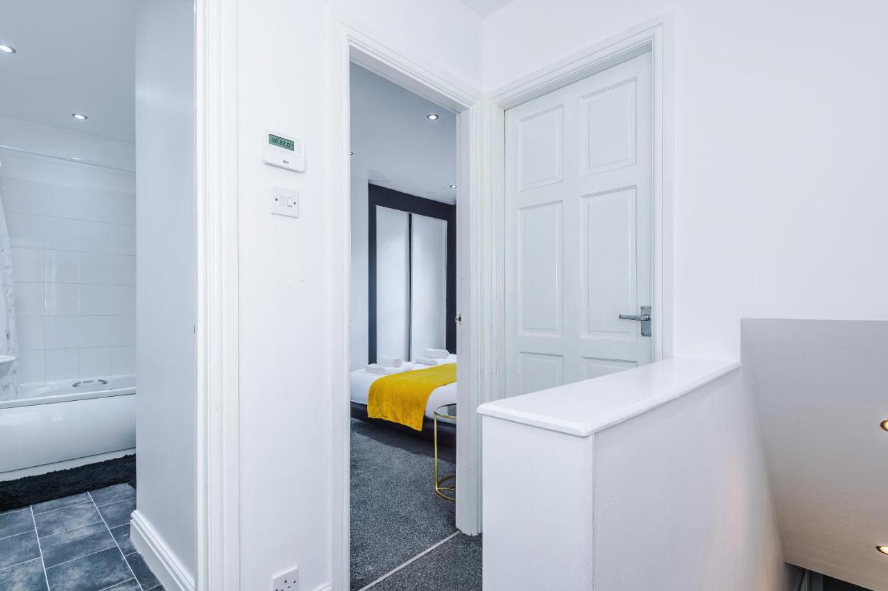 Luxury 1 bedrooom house, sleeps 4, free parking - B&B Queensbury