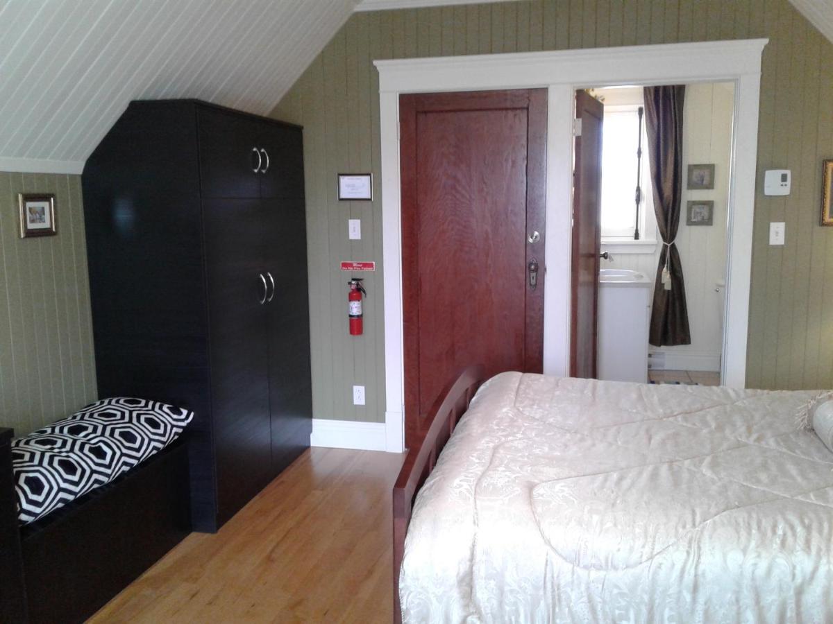 Queen Room with Double Sofa Bed