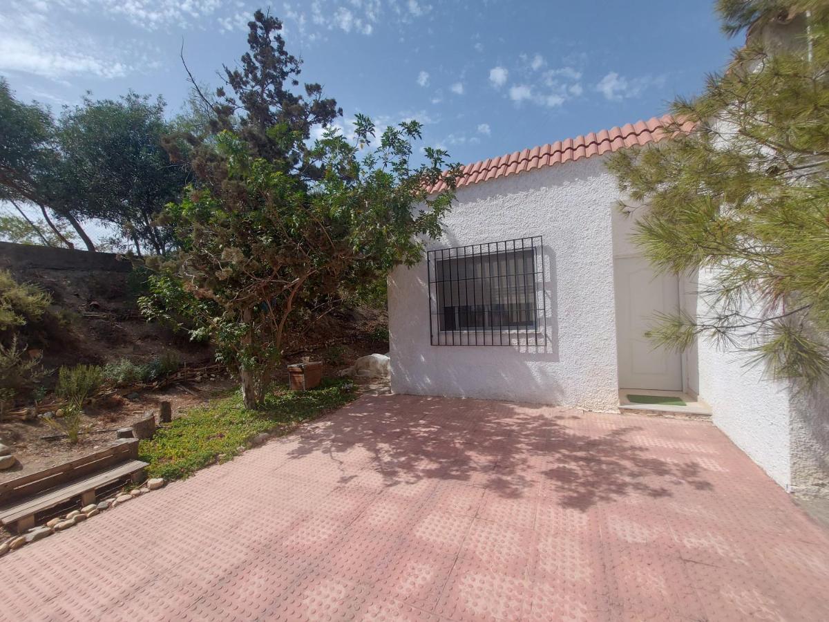 Casa rural Alborania con jardín, aparcamiento, tranquilo, entre el mar y el desierto - B&B Pechina
