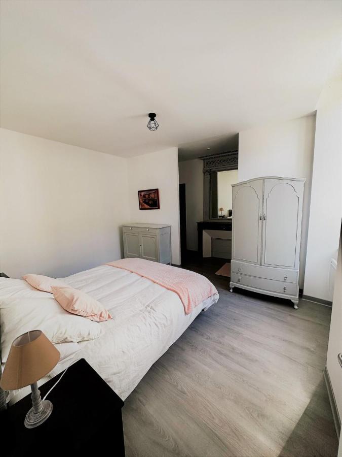 T2 élégant calme central parking sur place - B&B