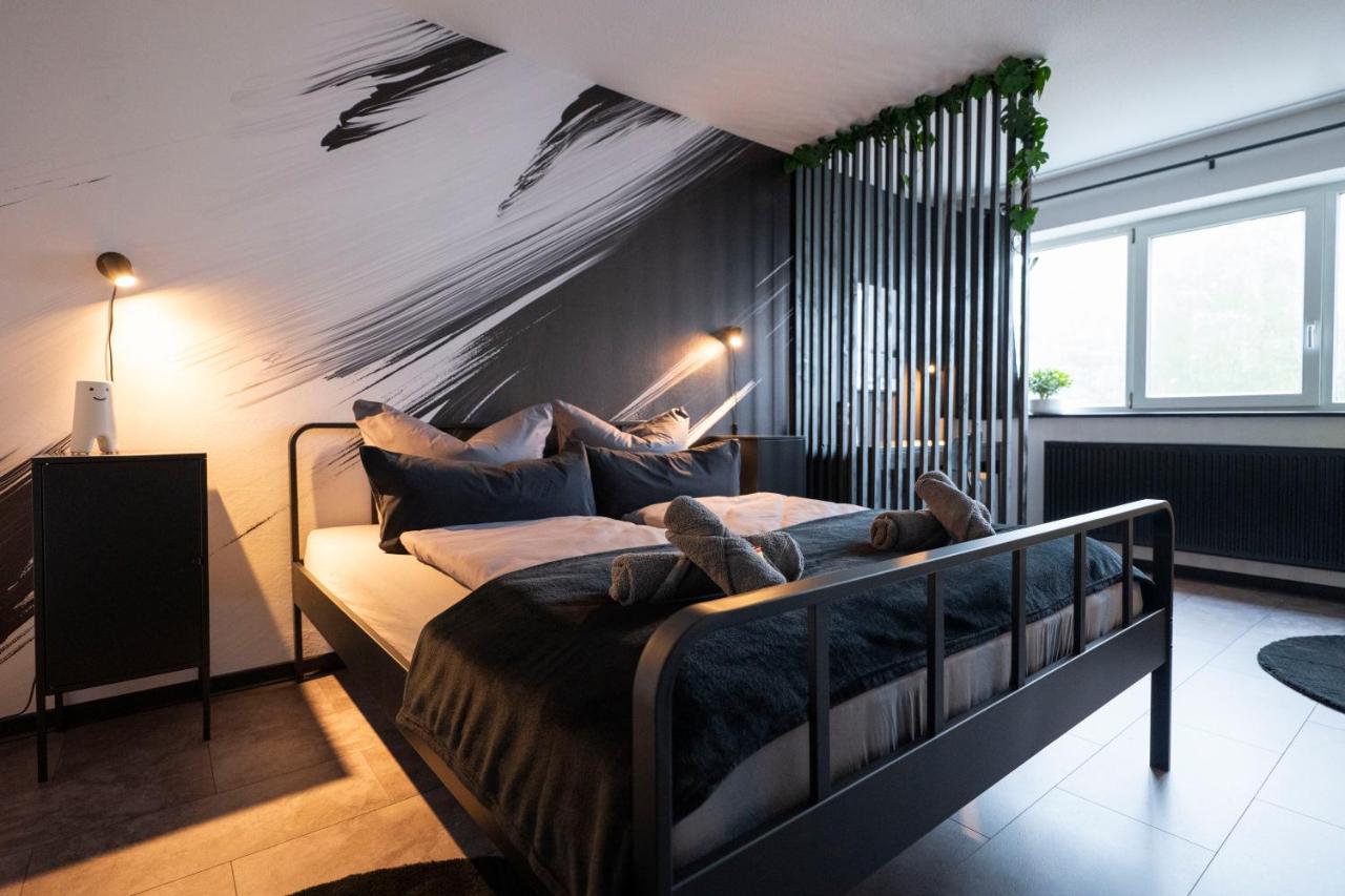 Black & White Apartment - Balkon, Netflix, Nespresso, Zentral, Messe - Chambres d'hôtes Chemnitz
