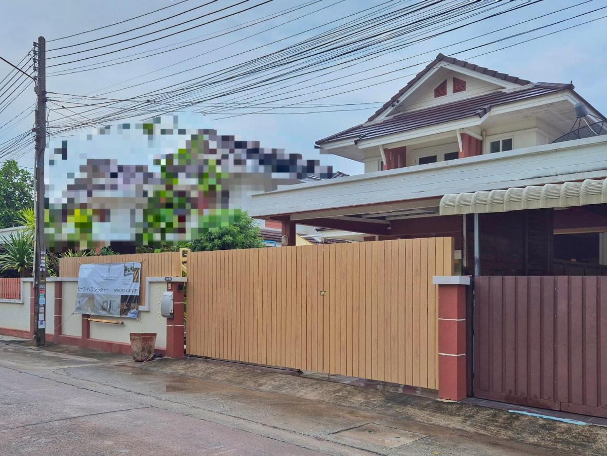 Japanese style plunge pool Villa in Si Racha - B&B