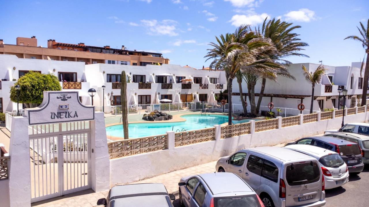 INEIKA- Apartamento con terraza vista piscina - B&B Corralejo