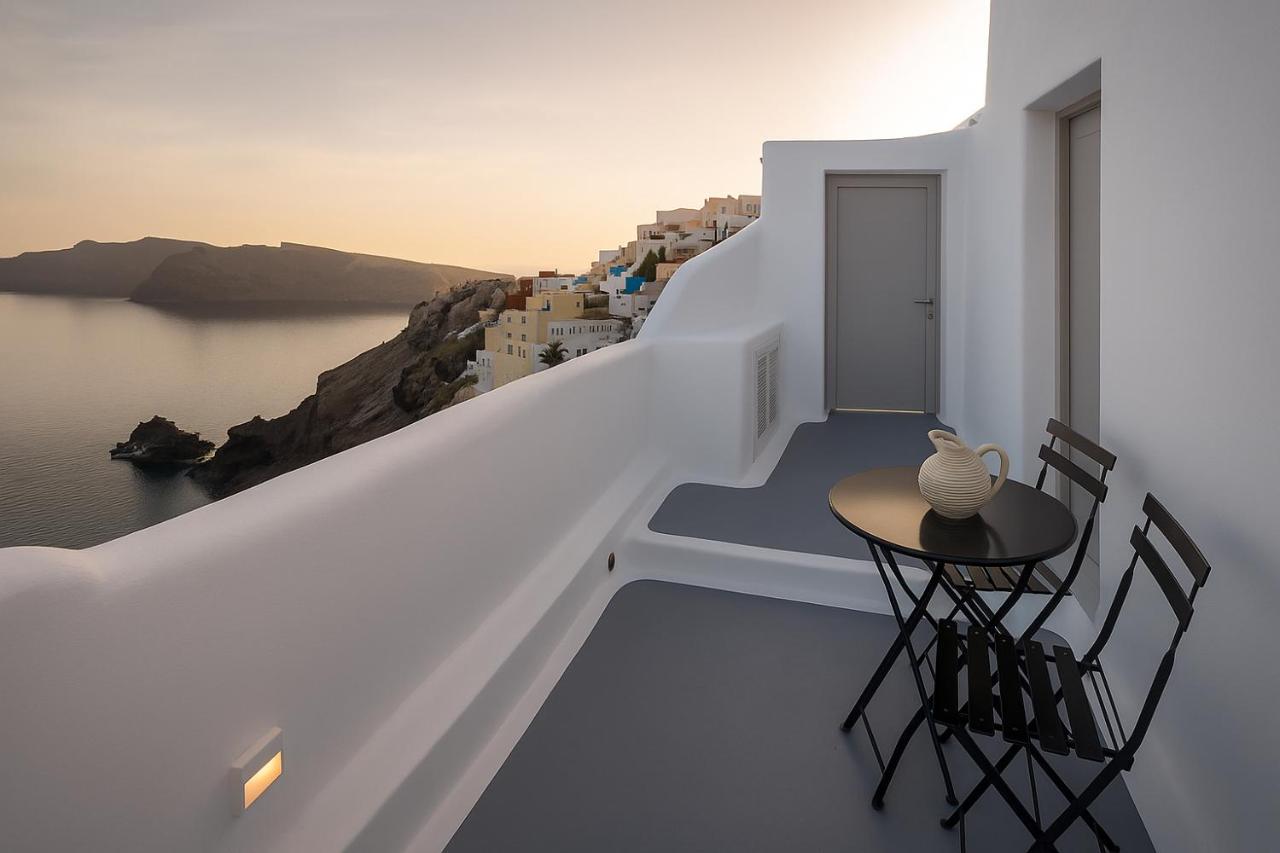 Heaven | Superior Cave Suite with Hot Tub and Caldera View
