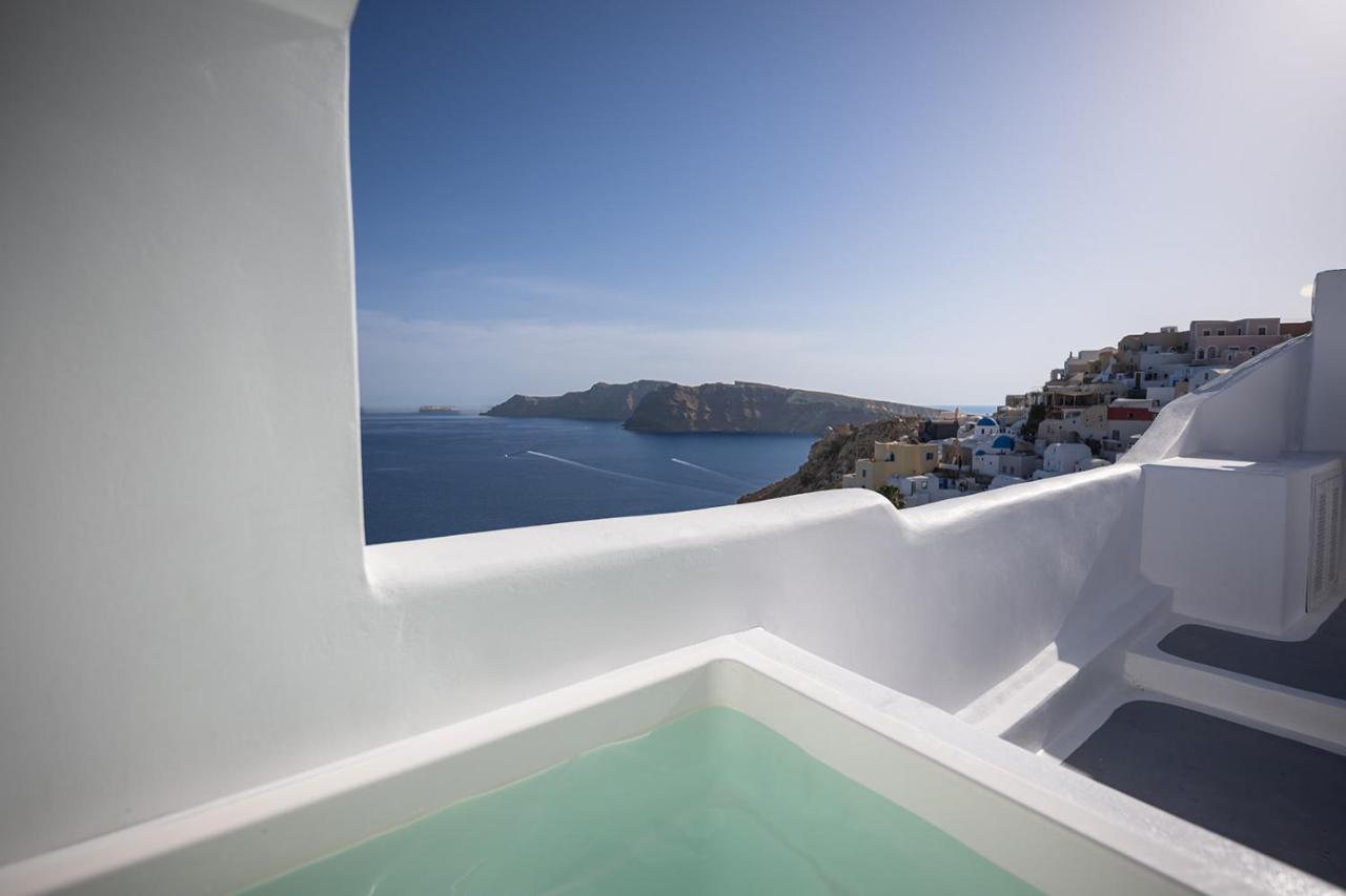 Three Domes Oia - an Iconic Collection - B&B