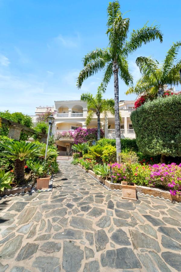 Stylish Apartment with Pool - B&B Estepona