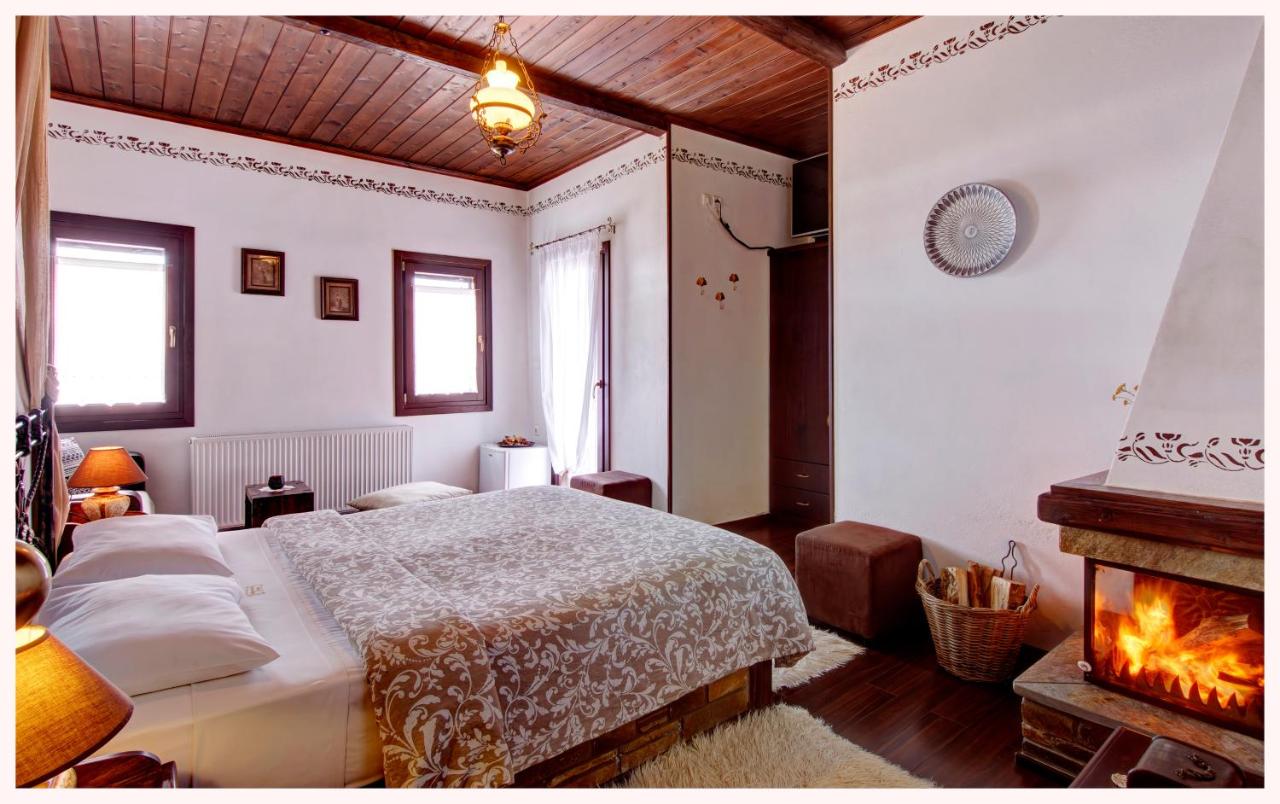 Chambre Double avec Lit d'Appoint et Cheminée - Vue sur Mer
