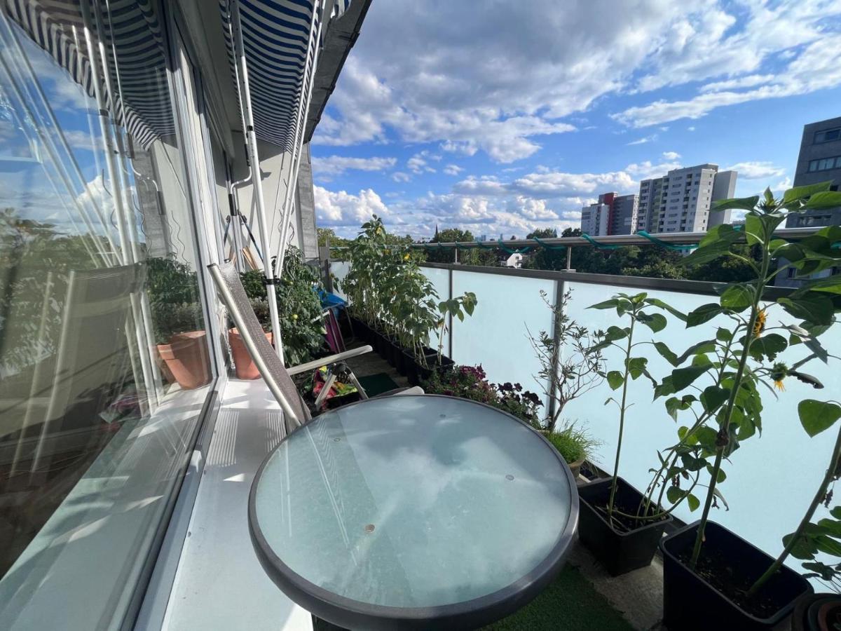 Zentrale, helle Wohnung mit Balkon! Ideal für Messe, Business und Städtereise - B&B Fráncfort del Meno