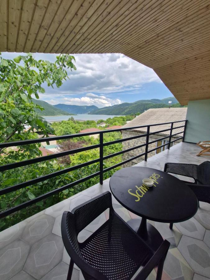 Ananuri veranda- hotel guest house - B&B