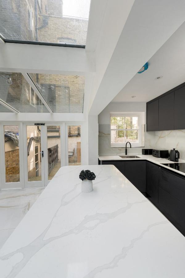 Luxury Modern 2-Bed Flat in Chic Chelsea - Bed and Breakfast Londen