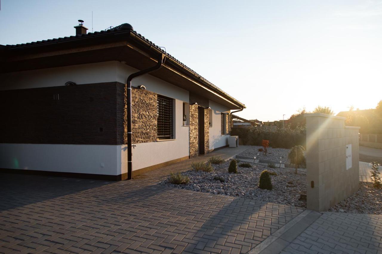 Home by the Pool & Garden - B&B