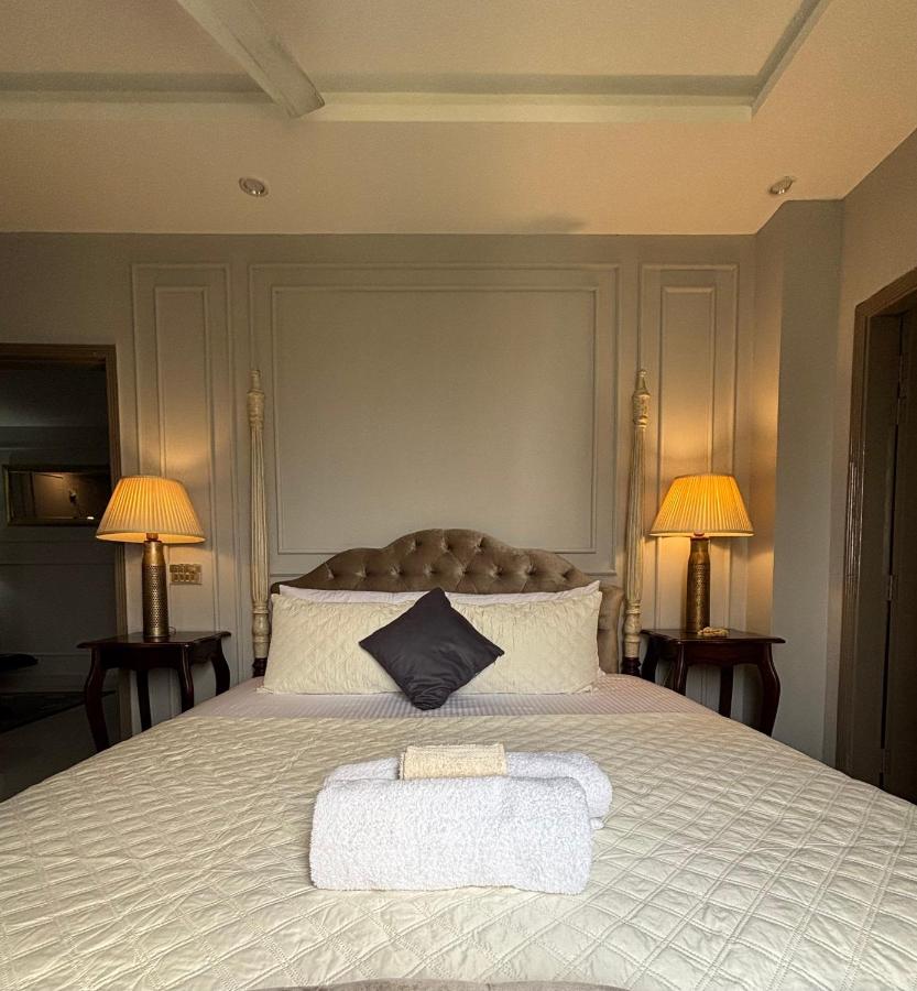 S&Trooms - B&B Lahore