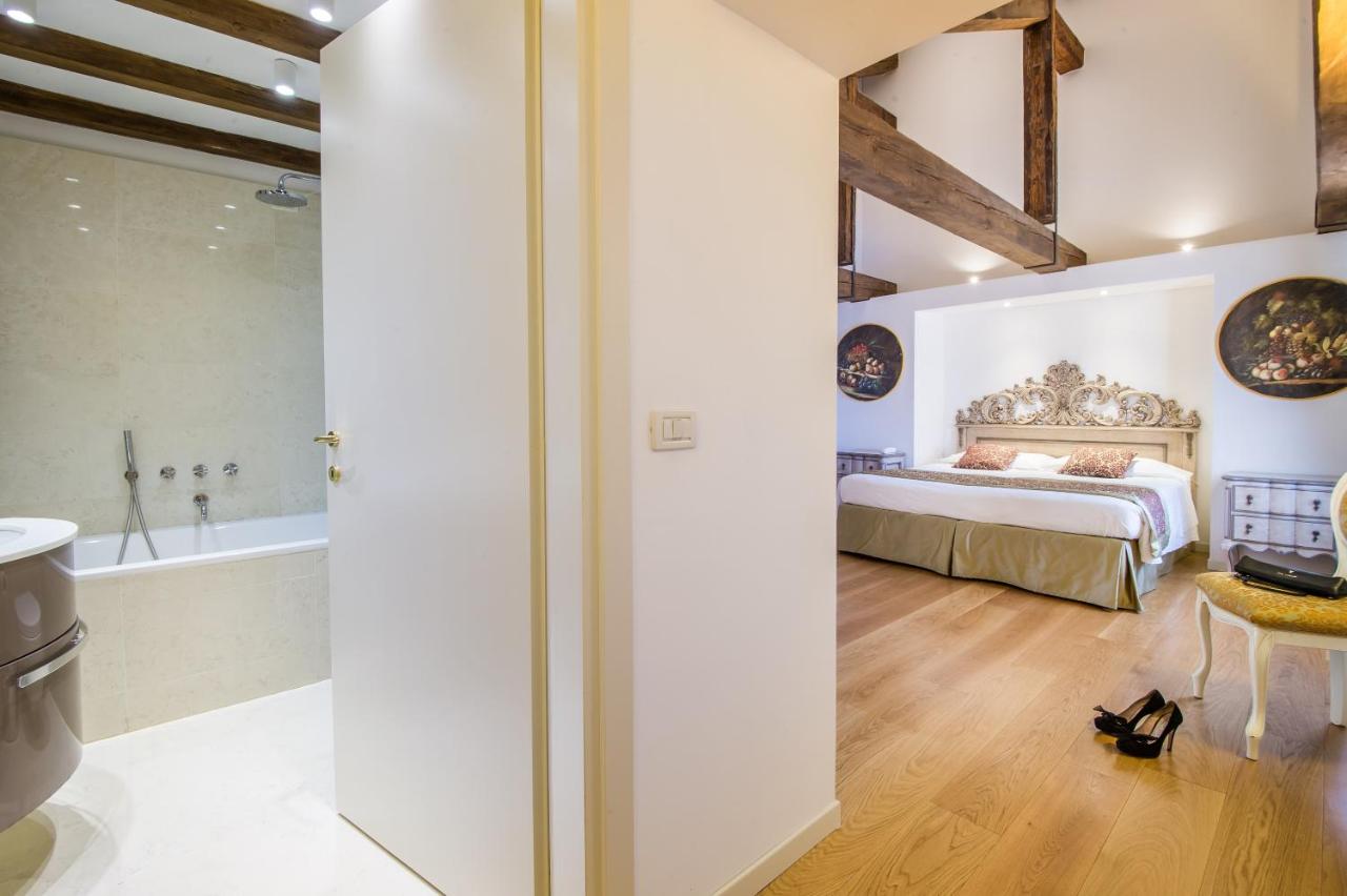 Deluxe Apartment with Canal view