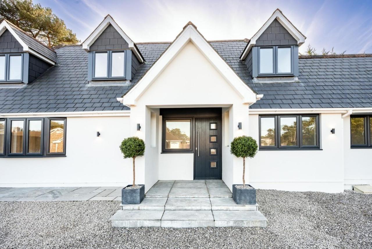 NEW! Stunning & Modern 5 bedroom home with Parking & Garden - Excellent Location! - Chambres d’hôtes Saint Leonards