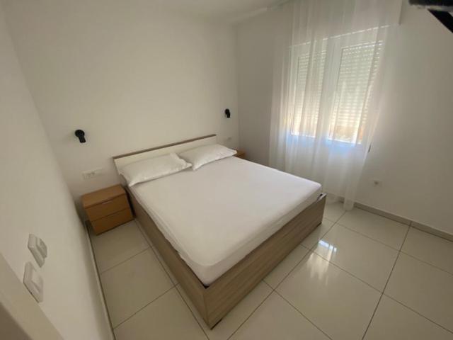 Appartamento con 2 Camere da Letto e Vista Giardino