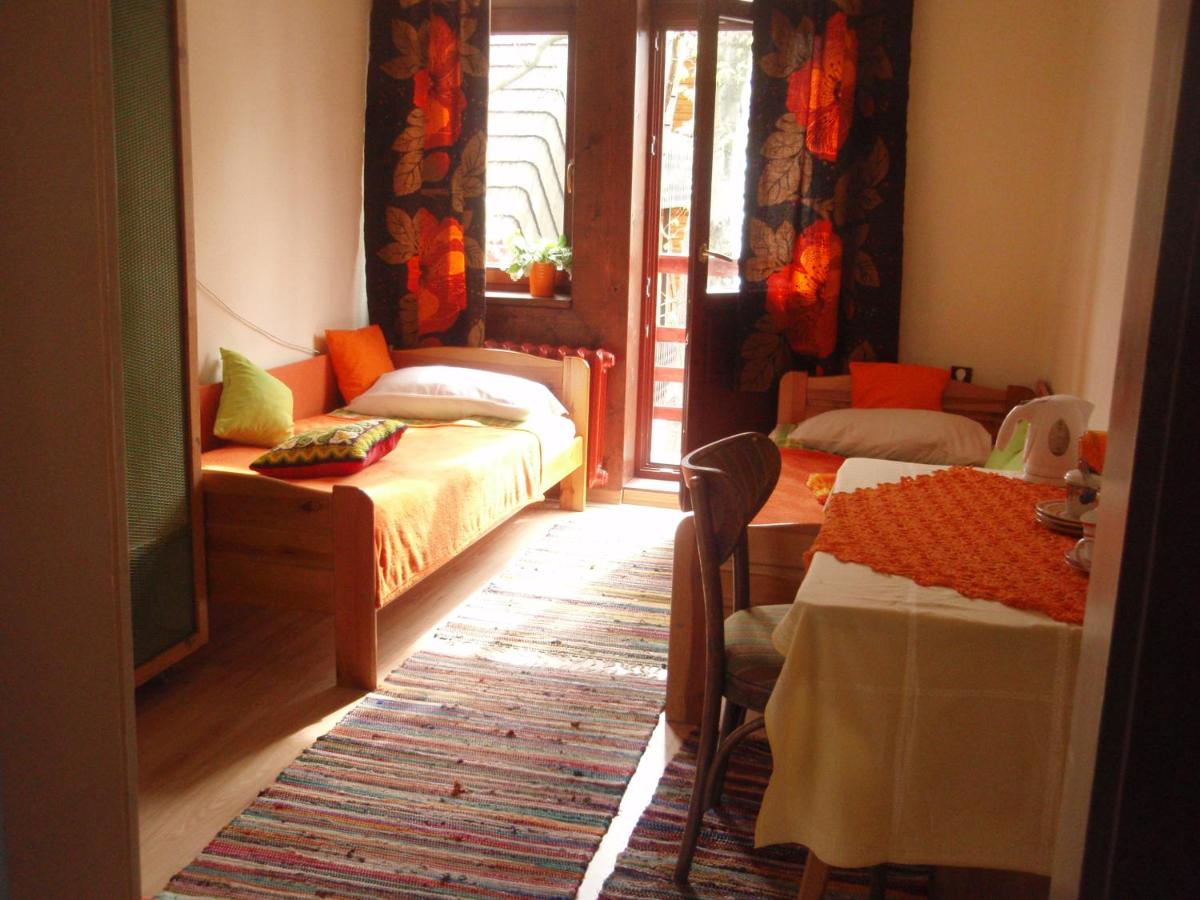 Chambre Lits Jumeaux avec Salle de Bains Commune