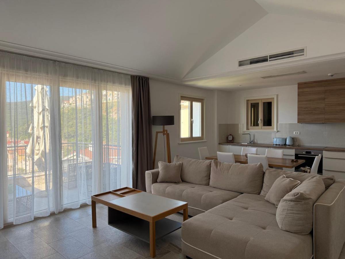 One Bedroom Sea View Apartment - Lustica Marina Village - Chambres d'hôtes Radovići