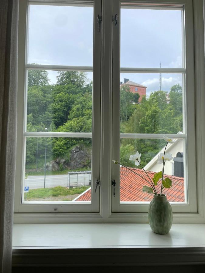 Stilfull bolig med 4 soverom - nær Arendal sentrum med parkering - B&B