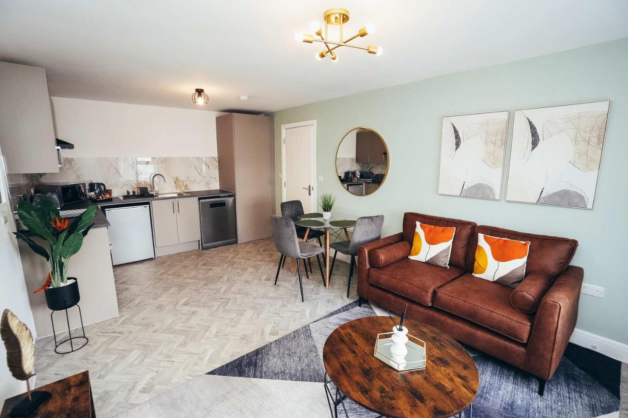 Hen & Chickens Luxury Apartments, Free Parking, By DerBnB - B&B
