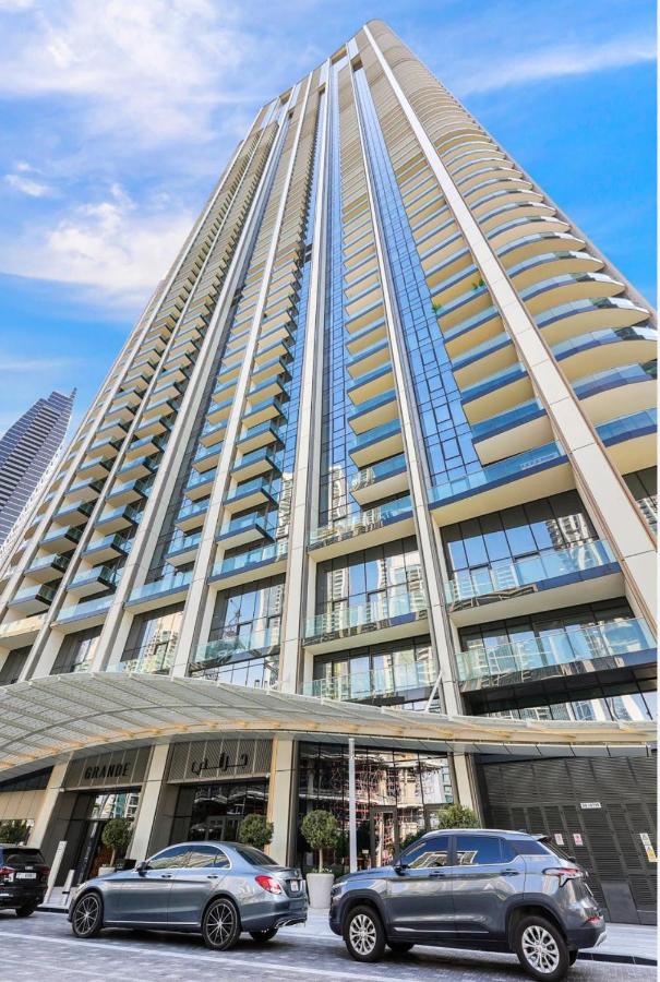 Elegant 2BR Apartment near Burj Khalifa, Downtown Dubai - B&B Dubai