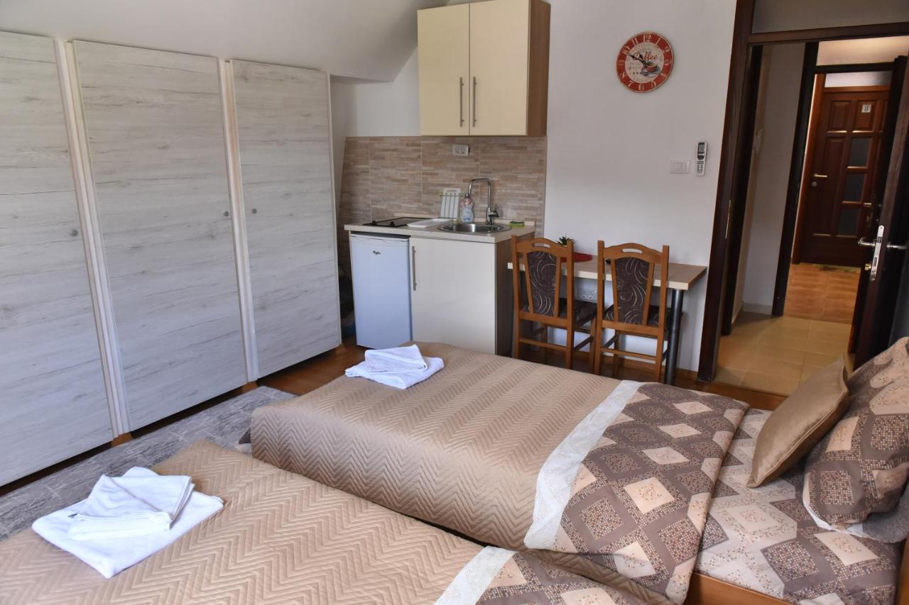 Apartment with Mountain View