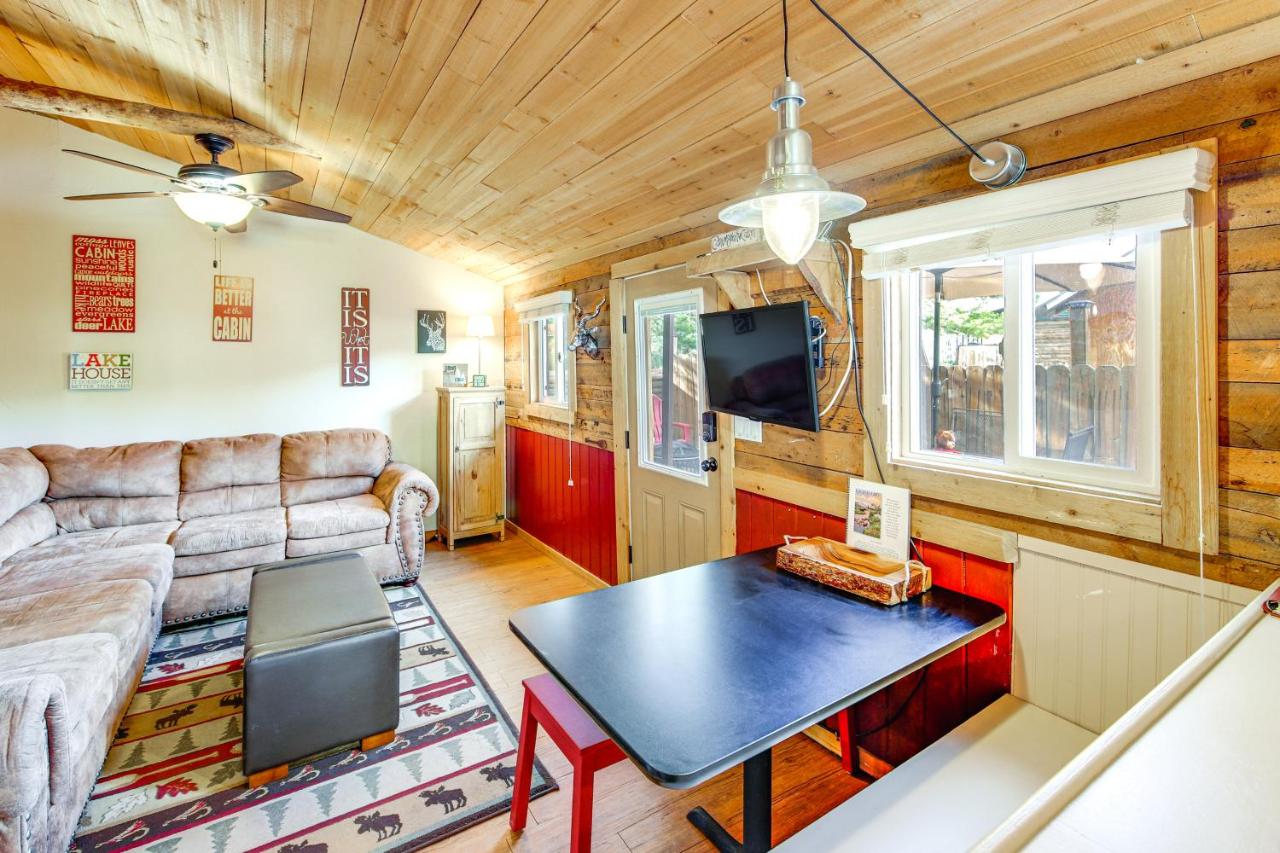 1 Mi to Grand Lake Pet-Friendly Cabin with Grill! - B&B