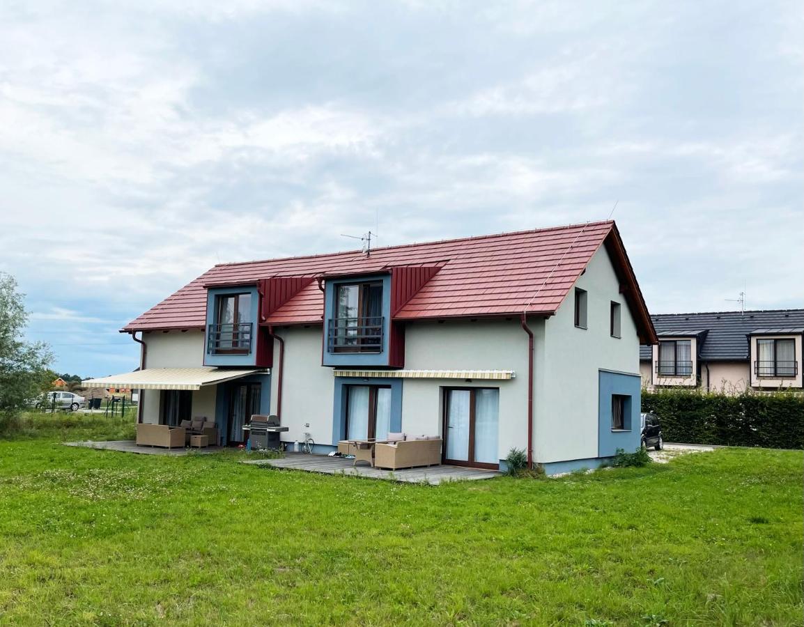 Apartments near Golf Resort Kunětická Hora, Dříteč - B&B