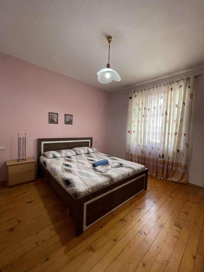 Ronaldo's Apartment - Ferienwohnung Pogradec