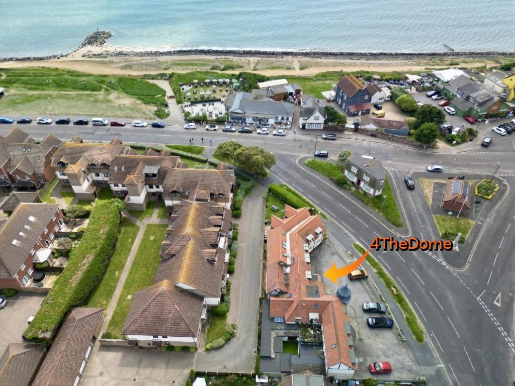 4 The Dome, Barton on sea - Where Comfort Meets the Coast - Ferienwohnung Barton on Sea