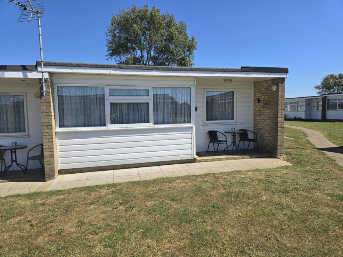 103 Sunbeach South facing 2 bed chalet M and T chalets - Chambres d’hôtes