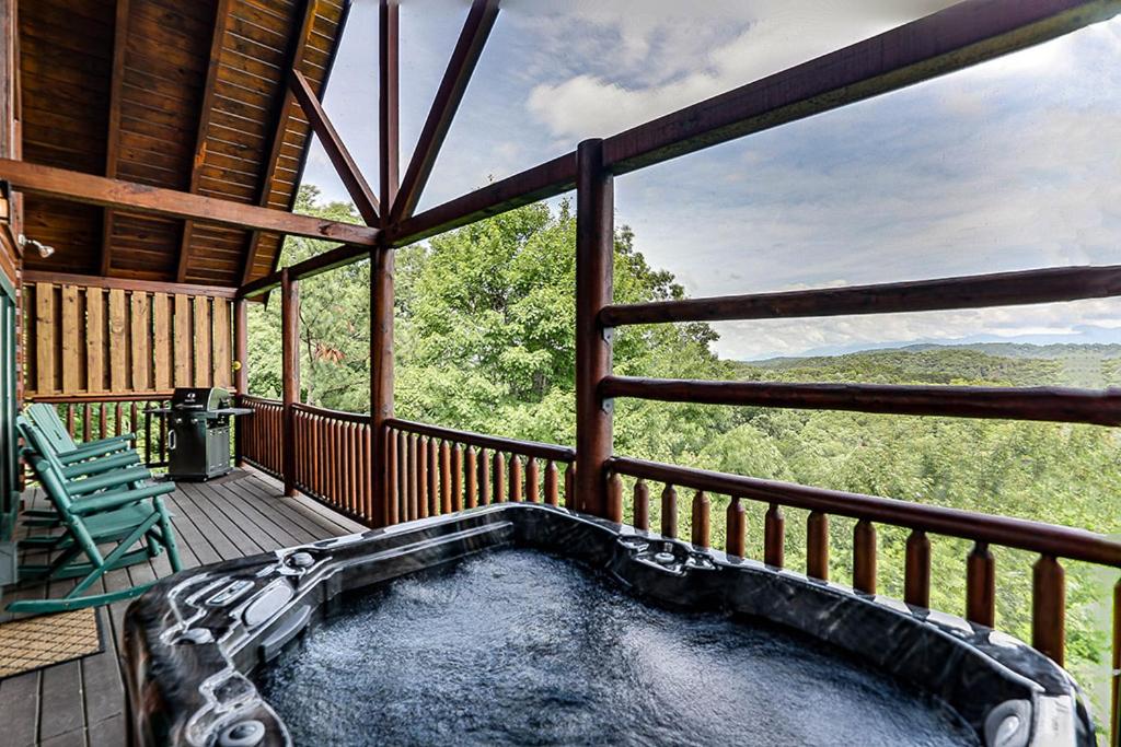 Smoky View Cabin by Venture Smoky Mountains - B&B Pigeon Forge