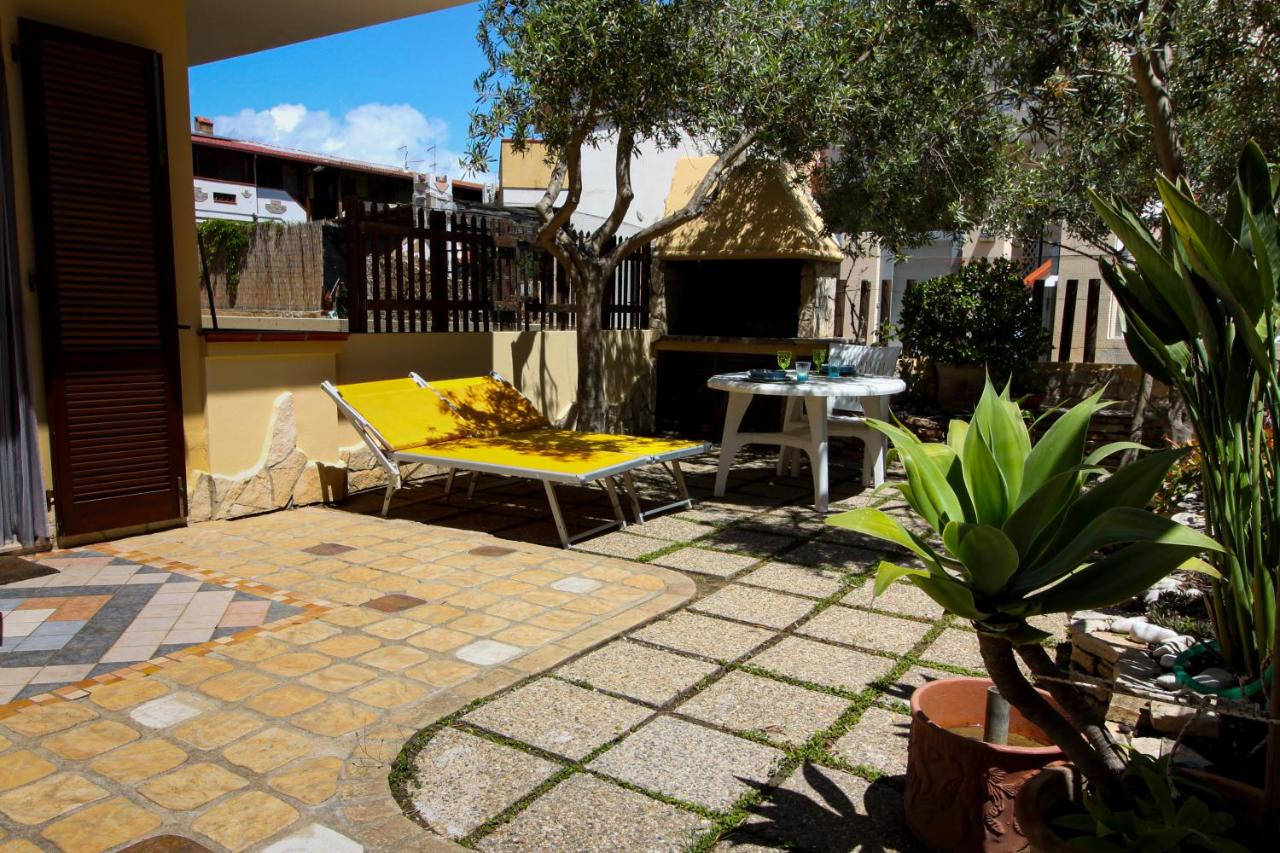Villetta Simiri caposchiera con cortile e BBQ - Chambres d’hôtes Villasimius