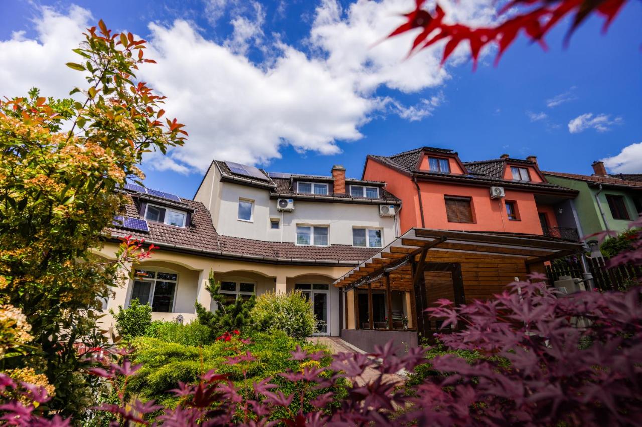 Illaberek Panzió - B&B