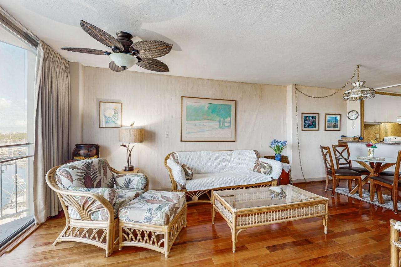 Ilikai Marina 690 - B&B Honolulu