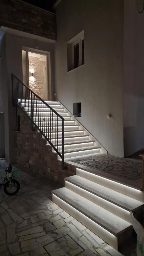 Apartment Casa Lumina - 5 minutes to the airport and centar all private - Chambres d’hôtes Zvekovica