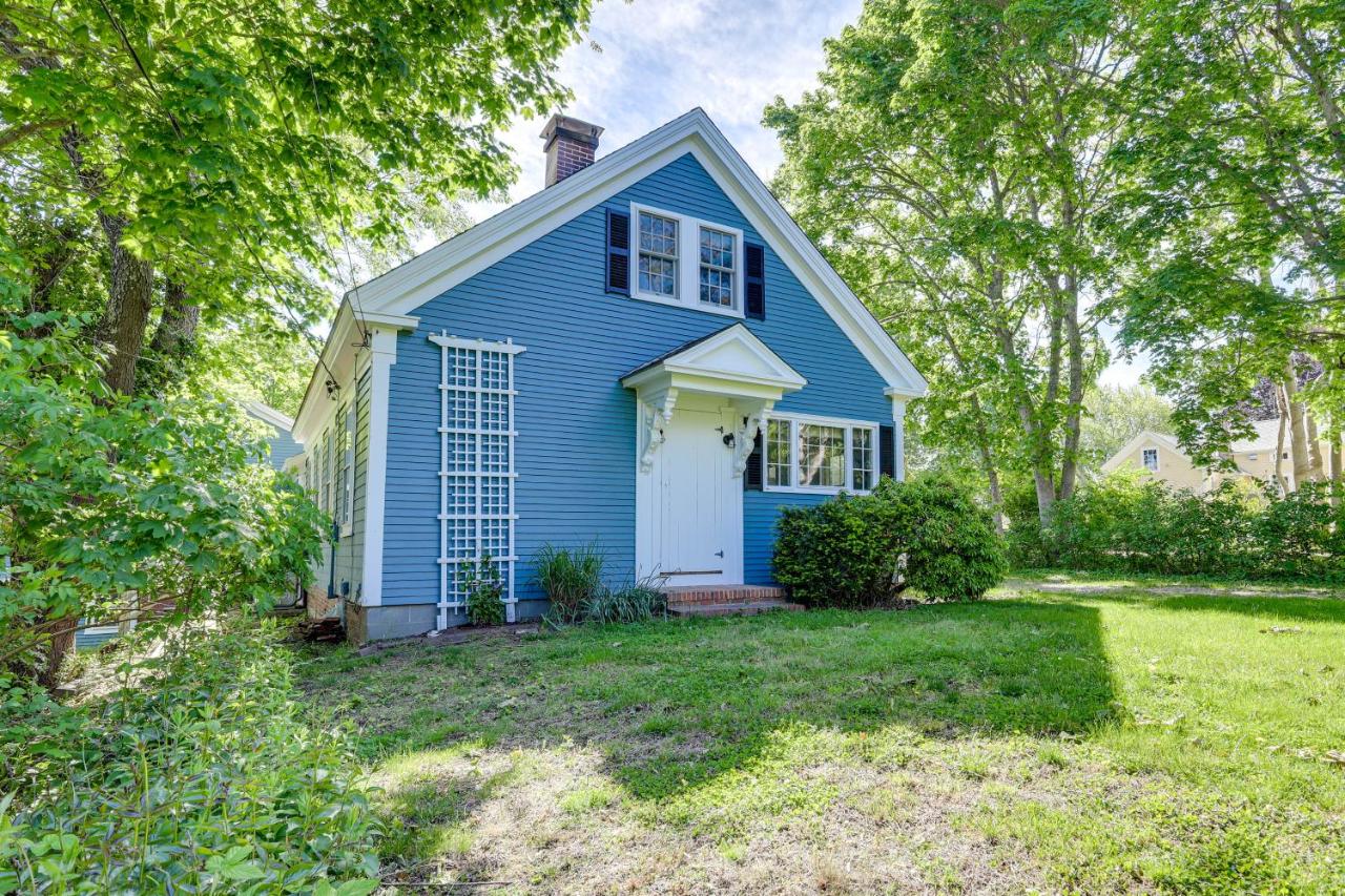 3 Mi to Beach Historic Farmhouse on Cape Cod! - B&B South Dennis