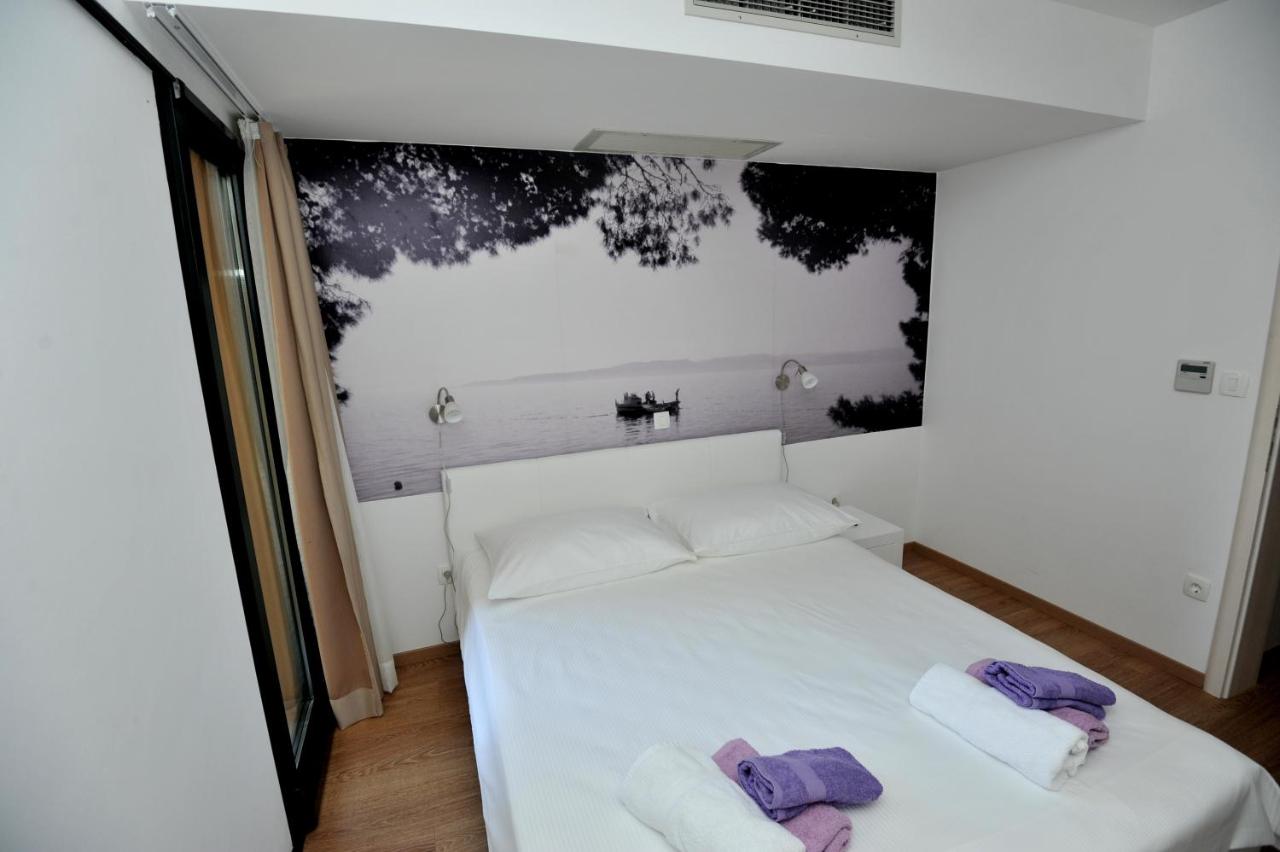 One-Bedroom Apartment with Balcony and Mountain View  