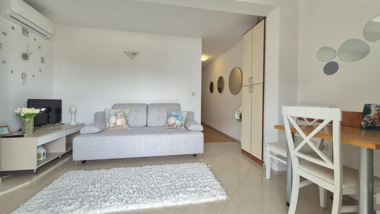 One-Bedroom Apartment with Terrace