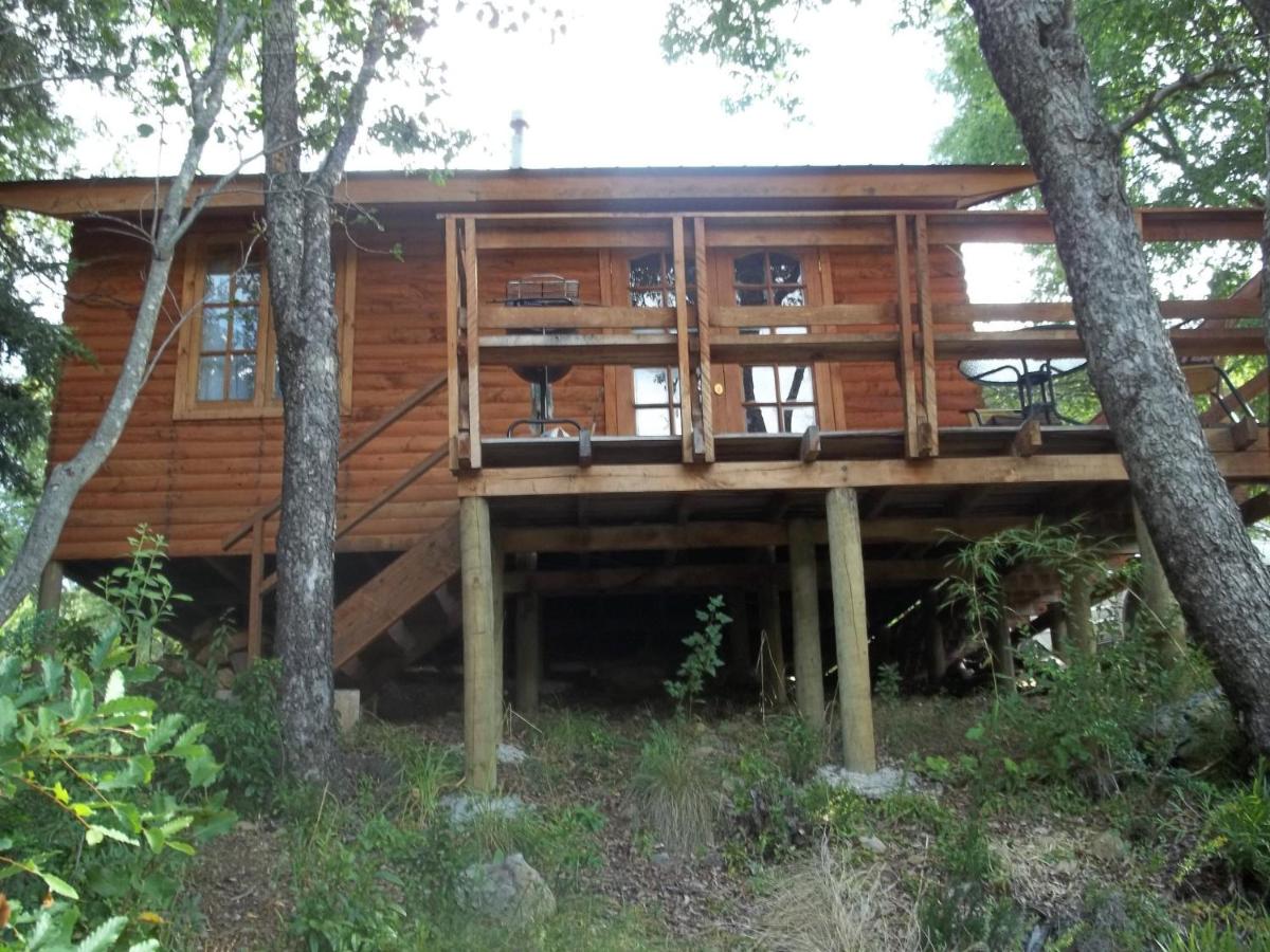 Cabaña Los Lleuques, Descanso en Cordillera a orillas del río Renegado - B&B