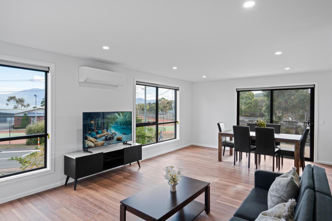 Beautiful Brand New Home - Near Shoreline & Beach - B&B