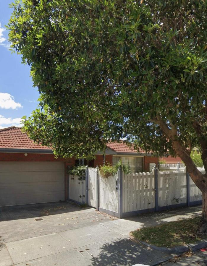 Private Rooms in Bentleigh 1 min to Train Station, Cafes and close to Monash Uni - B&B
