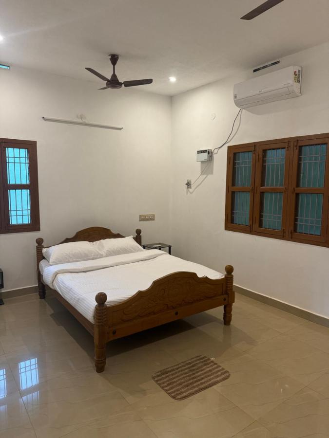 Deluxe Double Room (2 Adults + 1 Child)