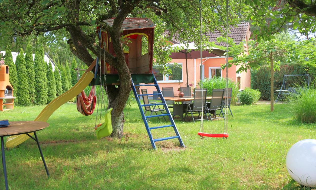 Berlinurlaub im Grünen, Pool-Whirlpool beheizt, Sauna, Spielplatz, Grill, 3 Doppelzimmer - Ferienwohnung Blankenfelde-Mahlow