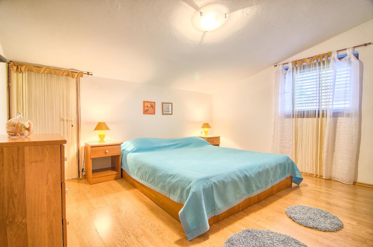 One-Bedroom Apartment with Balcony