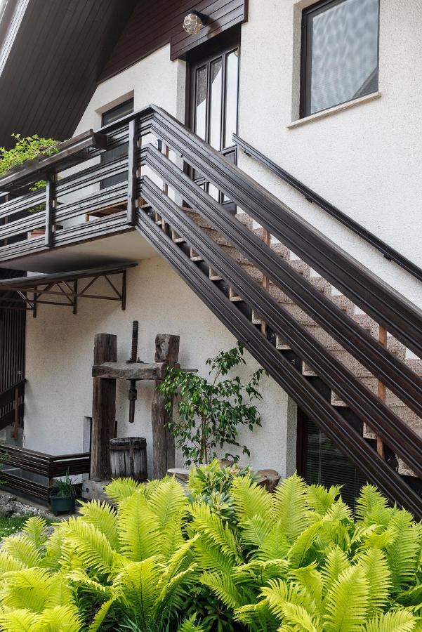 One-Bedroom Apartment with Balcony
