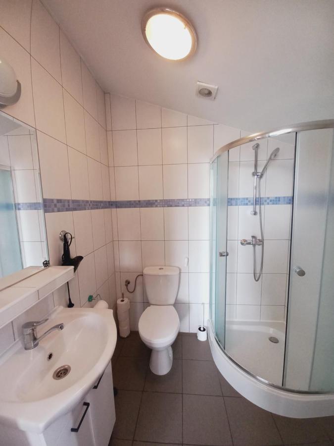 Kleines Zweibettzimmer