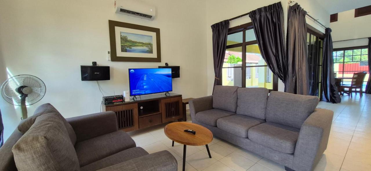 Striatus by Holiday Pool Villa A'Famosa Resort - B&B Gua Sai