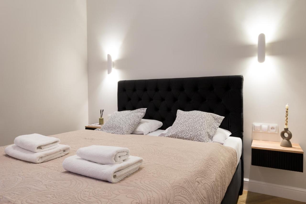 One-Bedroom Apartment with City View