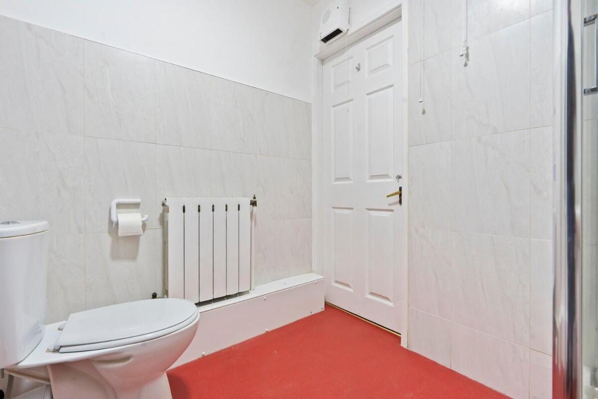 Central Dudley Stay-Sleeps 3, Kitchen&Free Parking - B&B