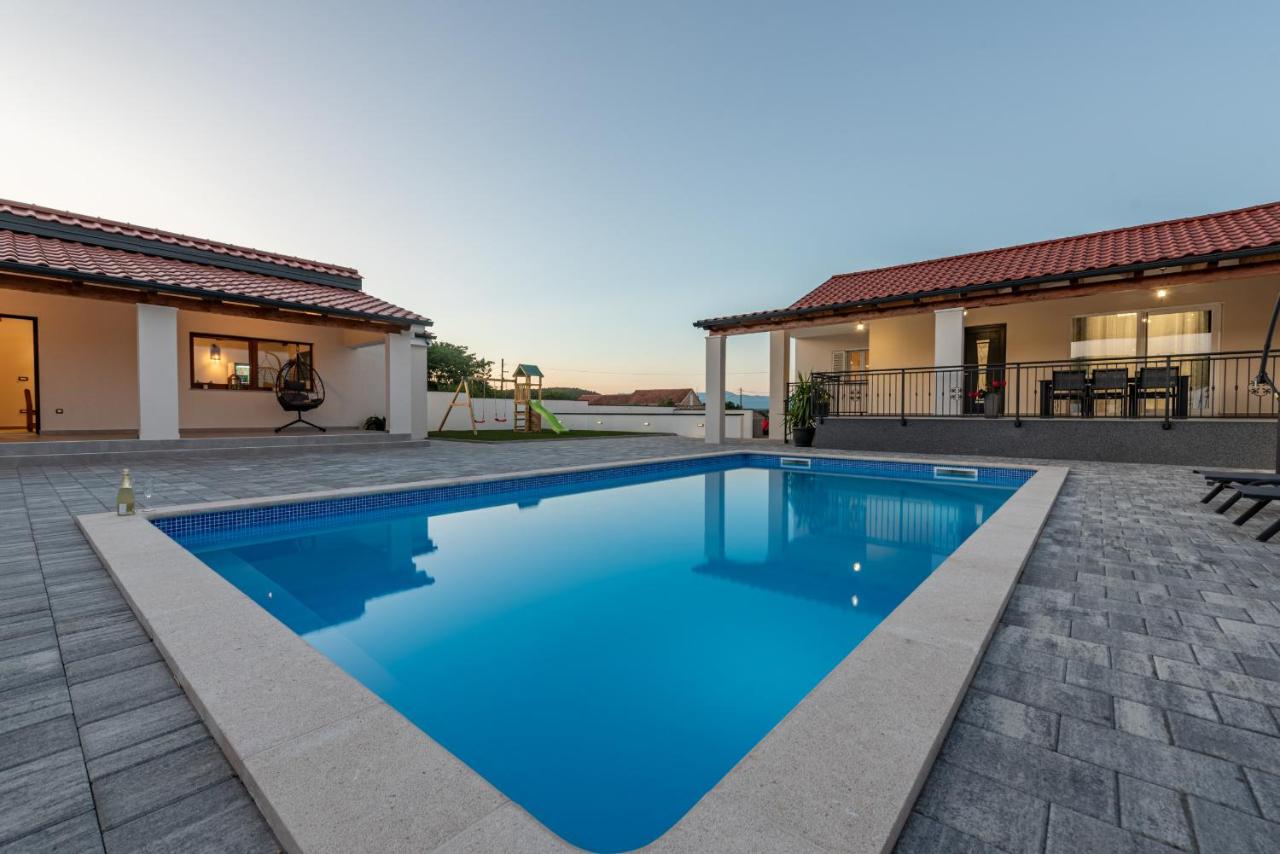 Villa Chivas ZadarVillas - B&B Donje Raštane